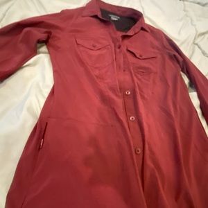Exofficio femme size small button up new, satin